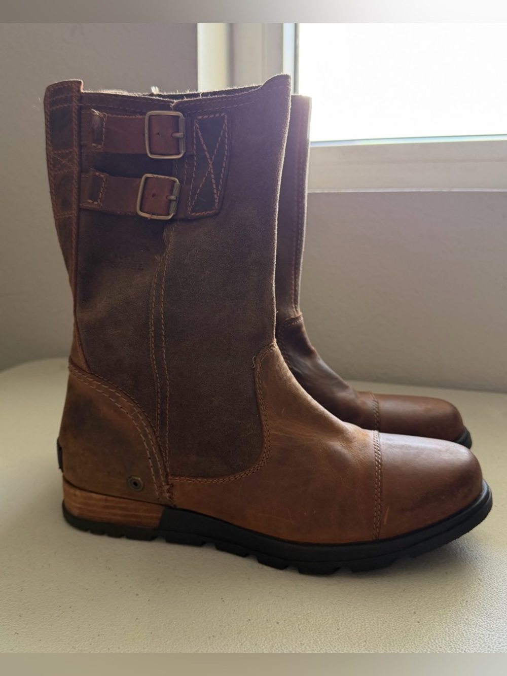 Sorel Major Pull On boots for women in a brown suede and leather design.